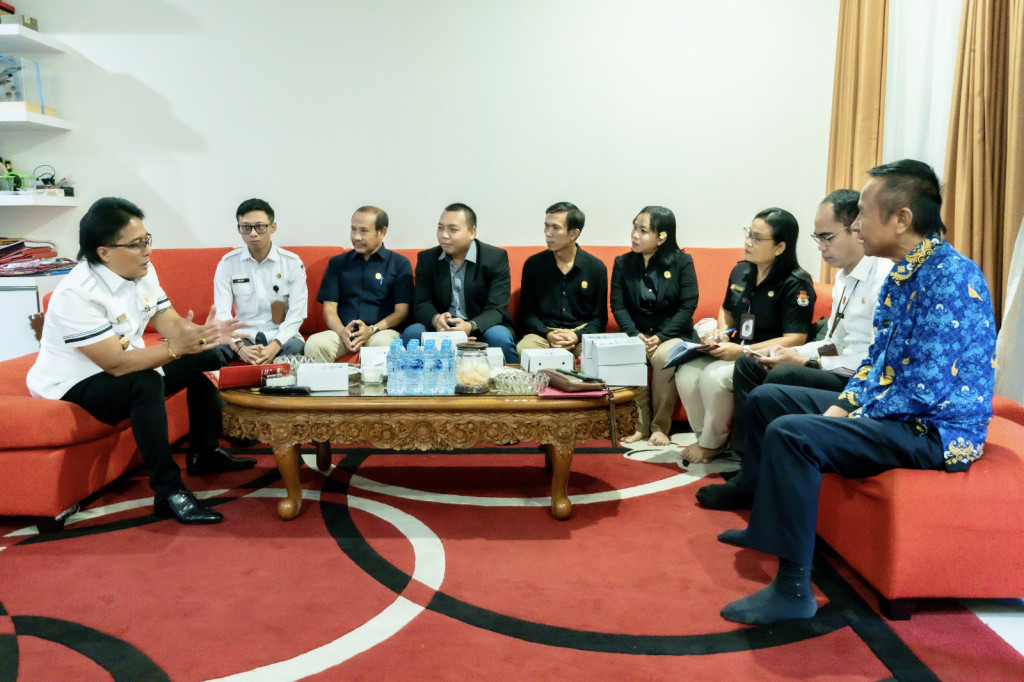 Bupati Giri Prasta Terima Jajaran KPU dan Bawaslu Badung di Puspem Badung